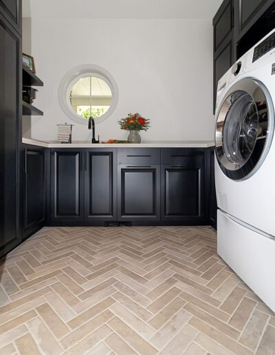 A laundry room with a washer and dryer.